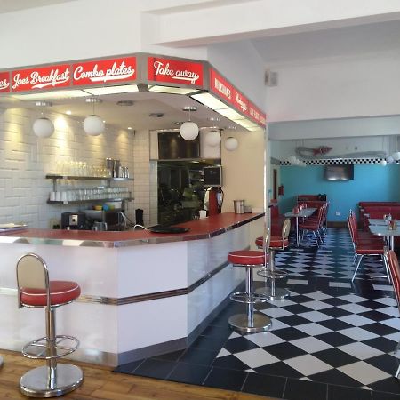 Savoy Hotel Beaufort-West Бофорт Уест Екстериор снимка