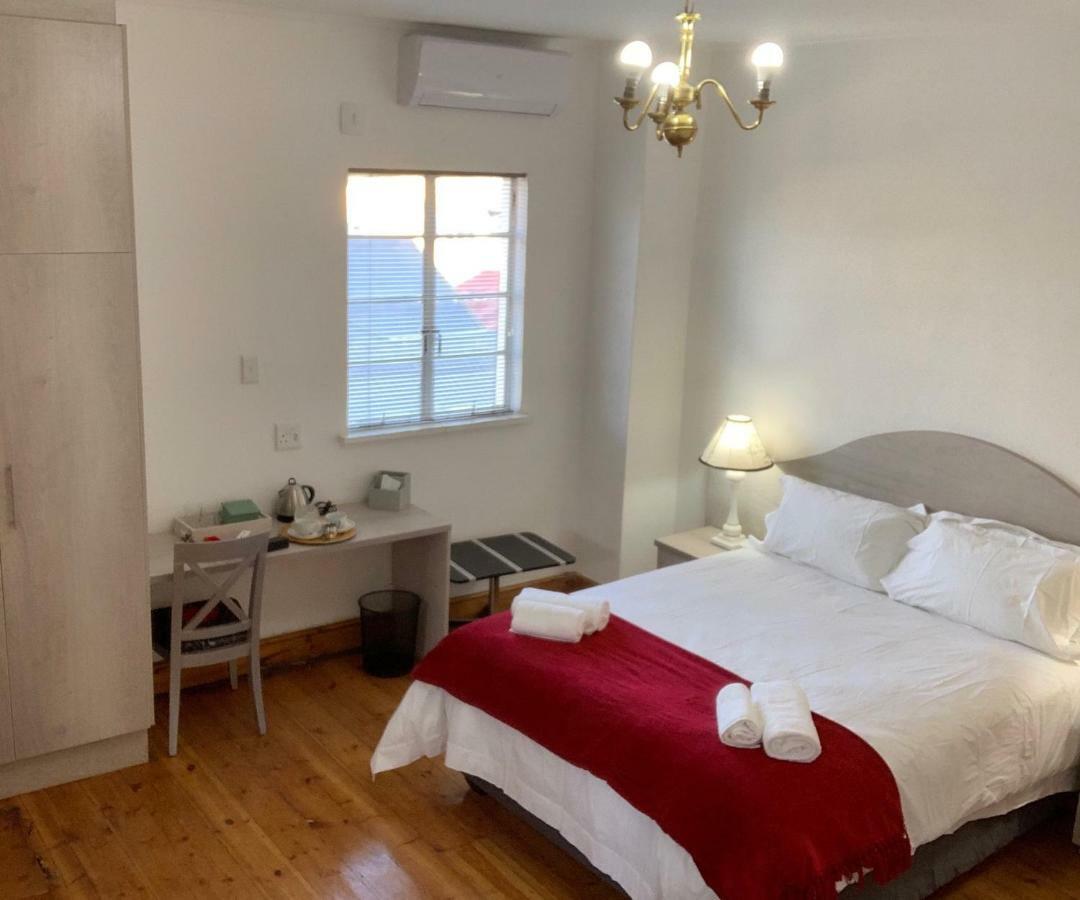 Savoy Hotel Beaufort-West Бофорт Уест Екстериор снимка