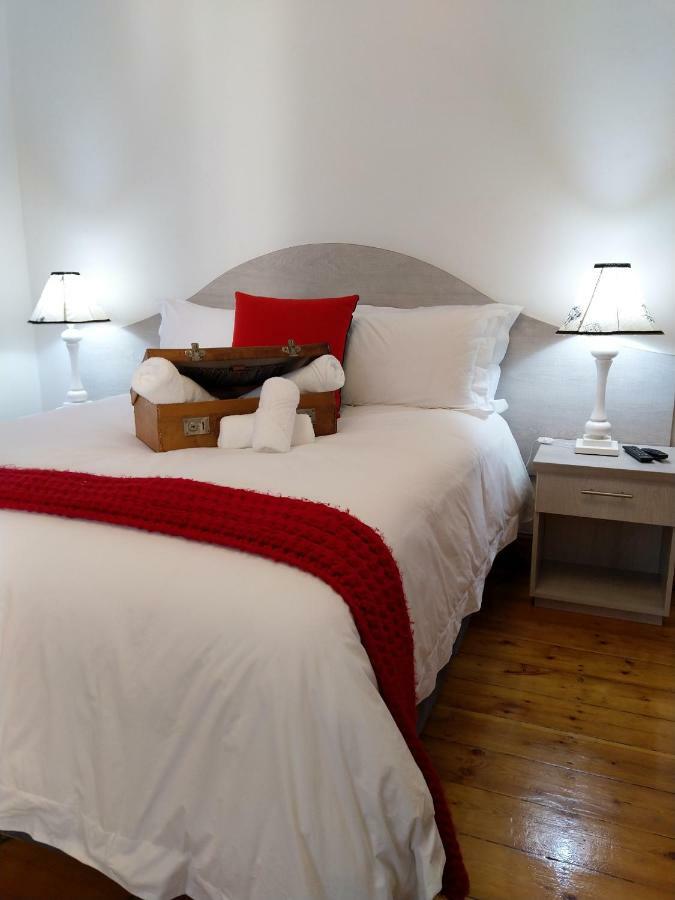 Savoy Hotel Beaufort-West Бофорт Уест Екстериор снимка