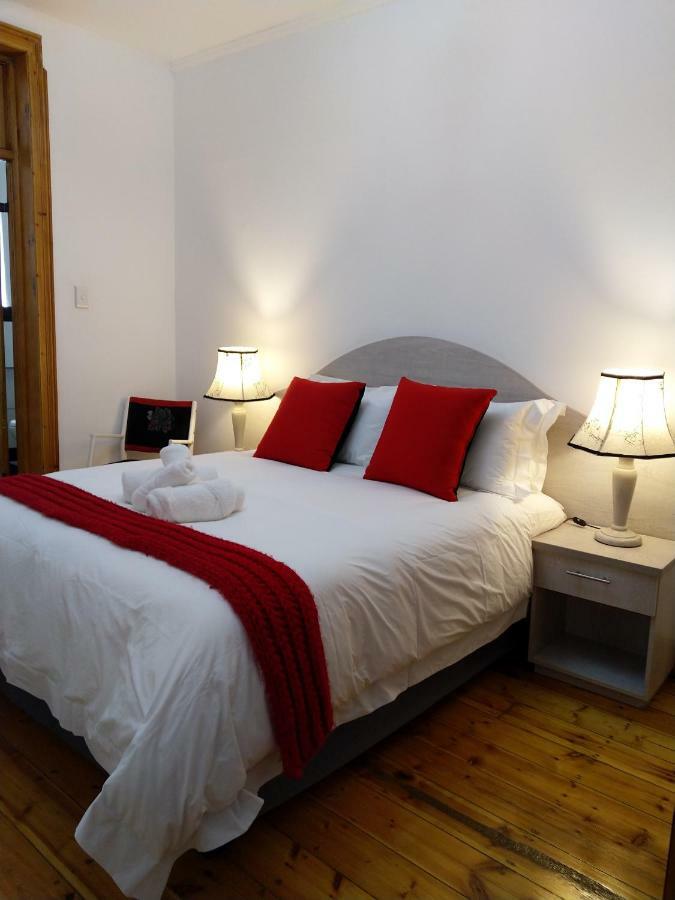 Savoy Hotel Beaufort-West Бофорт Уест Екстериор снимка