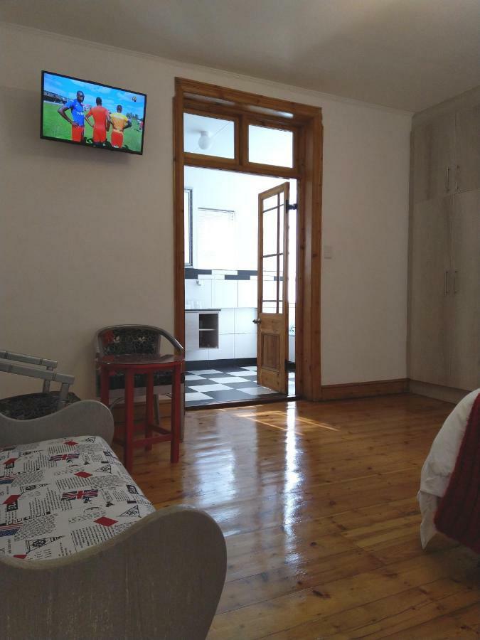 Savoy Hotel Beaufort-West Бофорт Уест Екстериор снимка