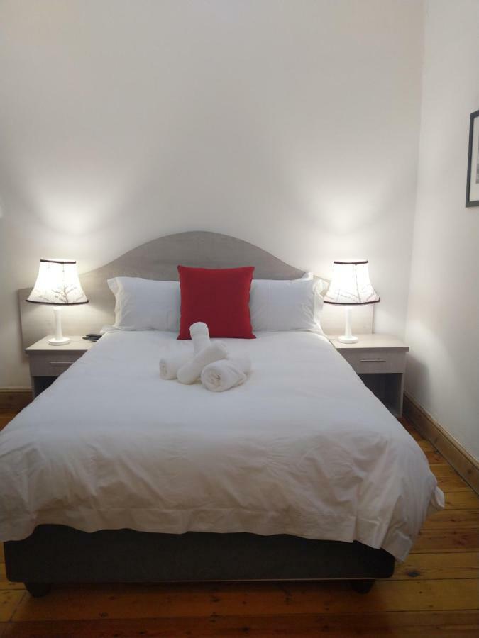 Savoy Hotel Beaufort-West Бофорт Уест Екстериор снимка