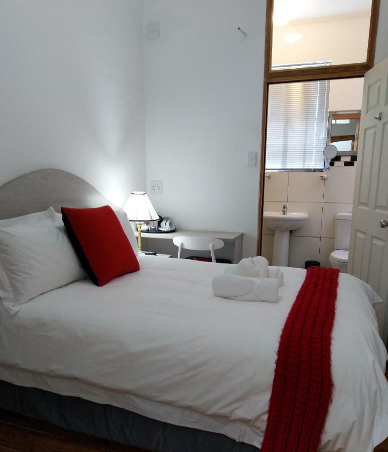 Savoy Hotel Beaufort-West Бофорт Уест Екстериор снимка