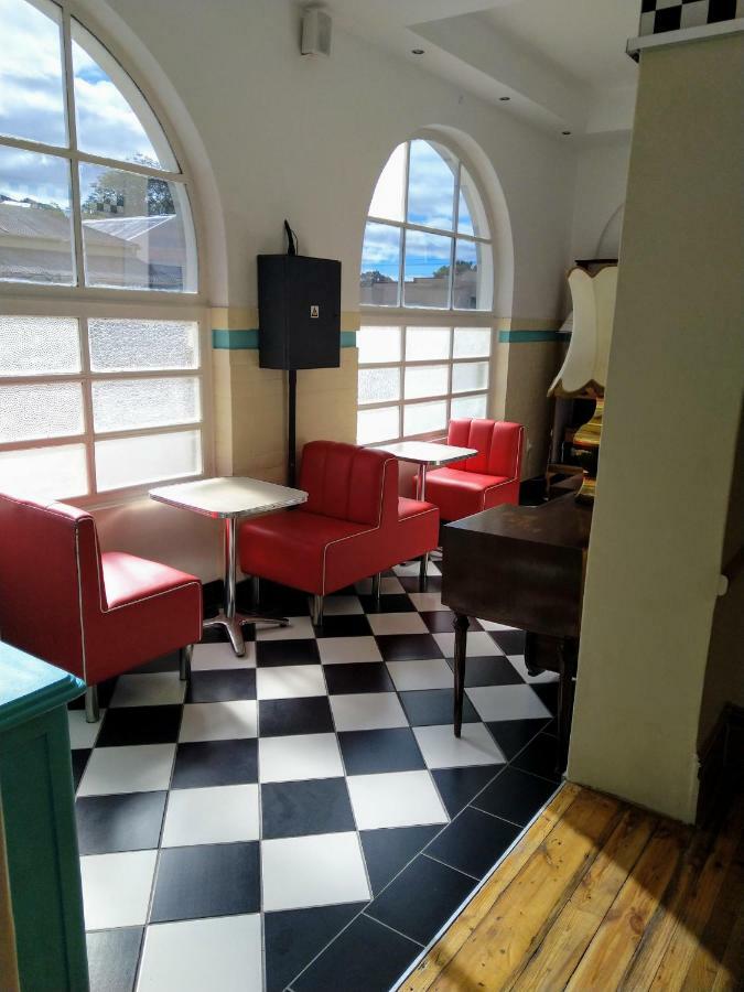 Savoy Hotel Beaufort-West Бофорт Уест Екстериор снимка