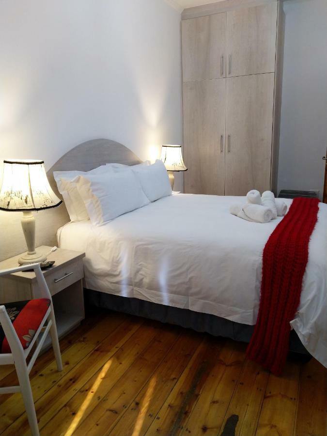 Savoy Hotel Beaufort-West Бофорт Уест Екстериор снимка