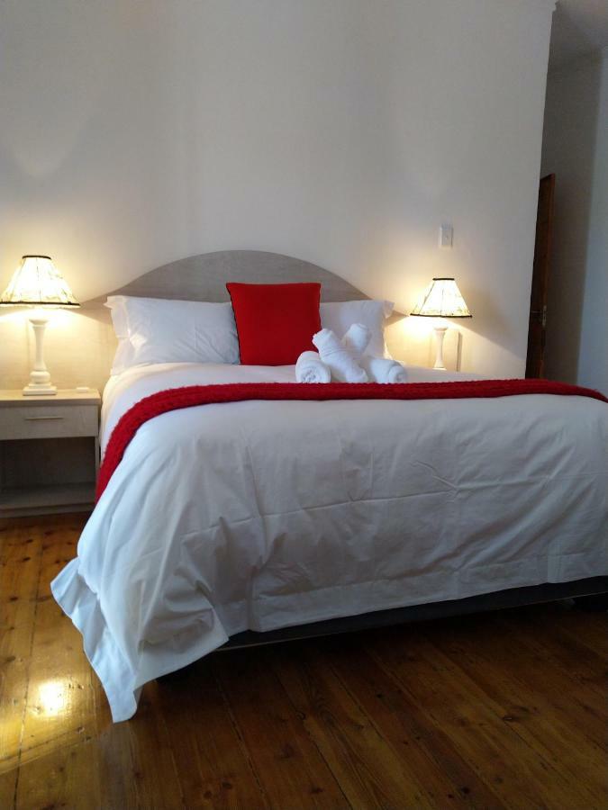 Savoy Hotel Beaufort-West Бофорт Уест Екстериор снимка