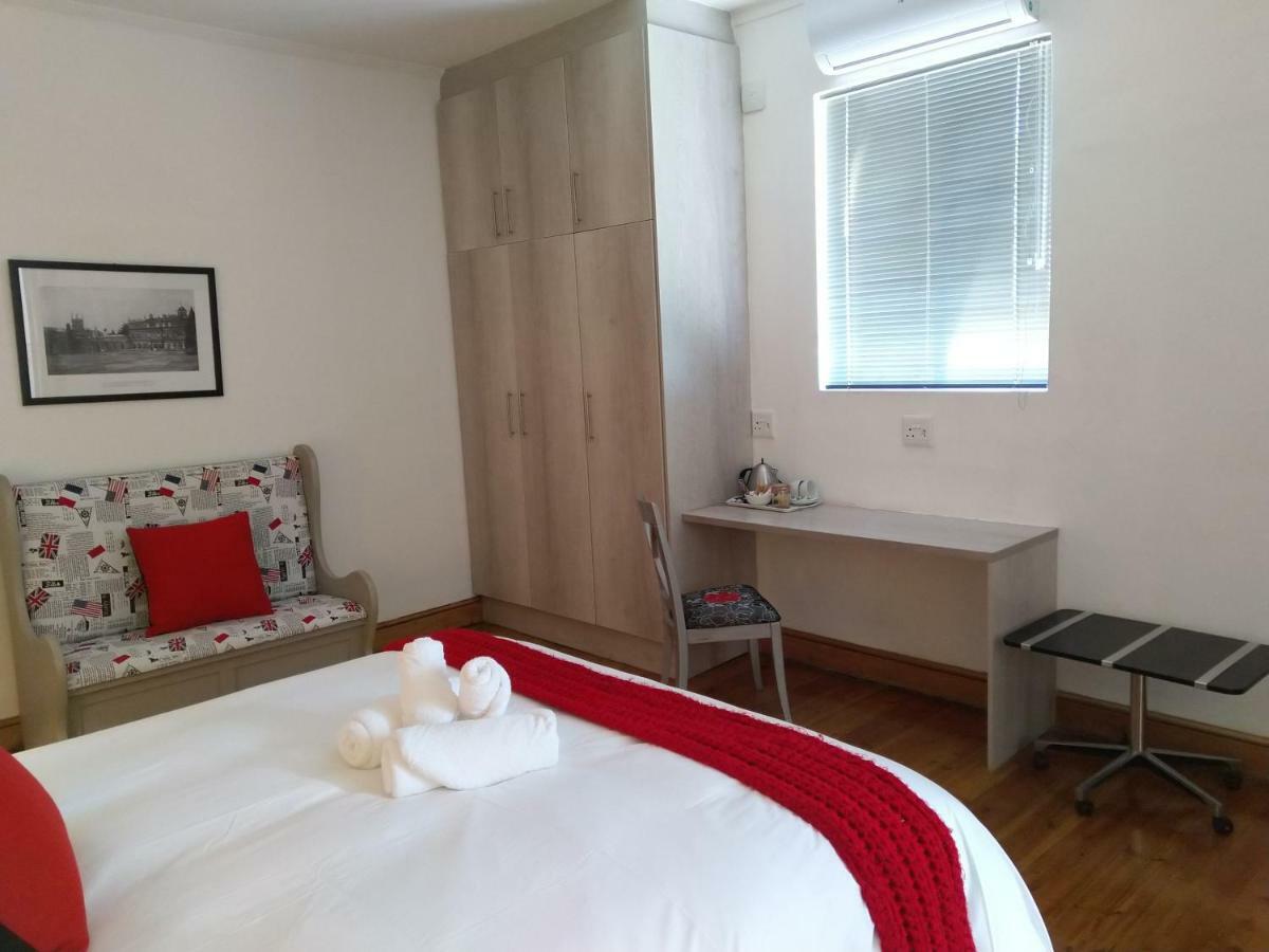 Savoy Hotel Beaufort-West Бофорт Уест Екстериор снимка