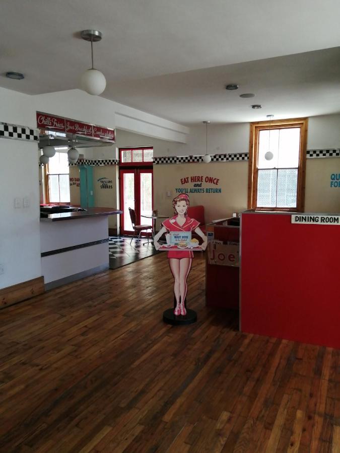 Savoy Hotel Beaufort-West Бофорт Уест Екстериор снимка