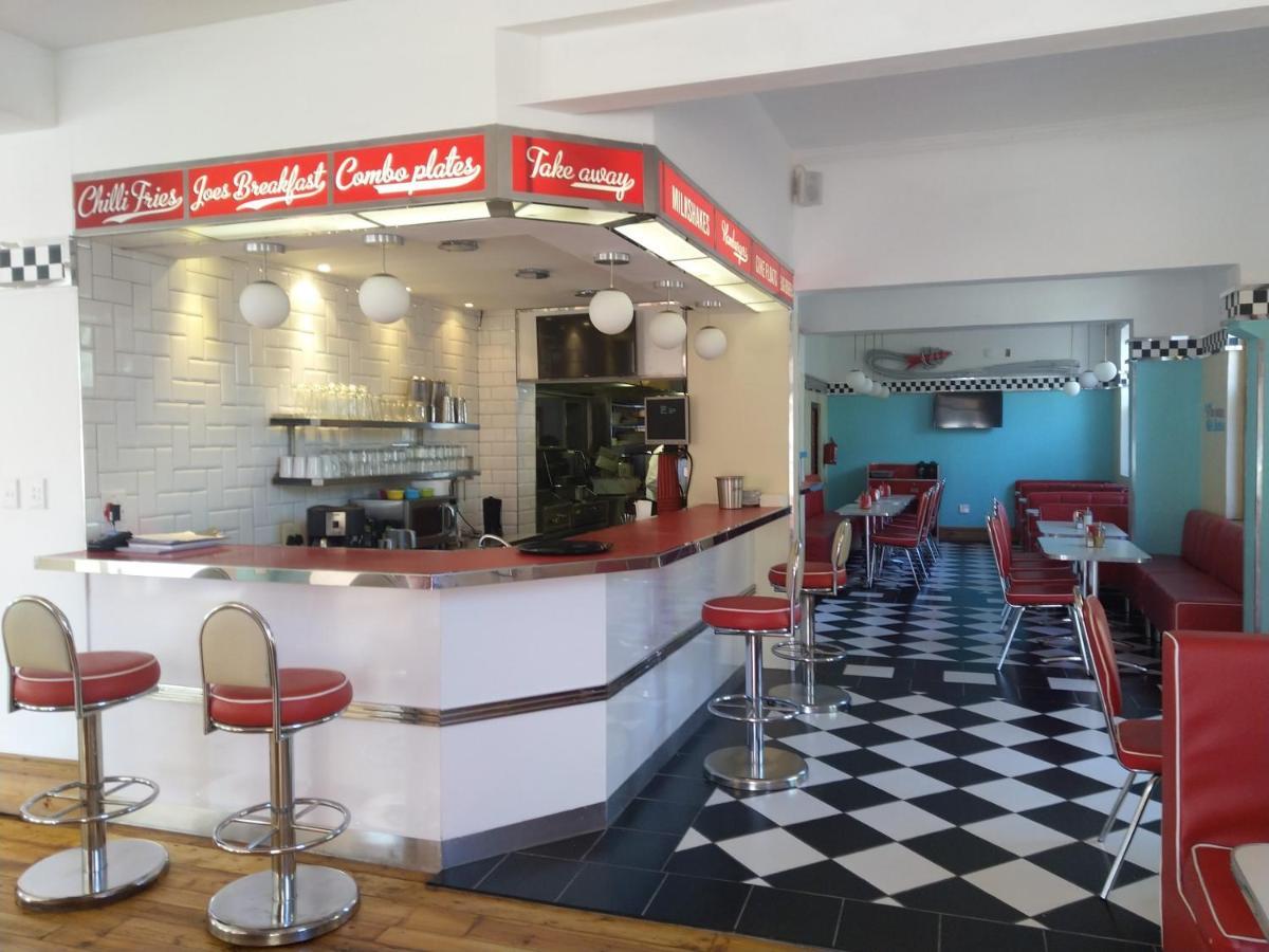Savoy Hotel Beaufort-West Бофорт Уест Екстериор снимка